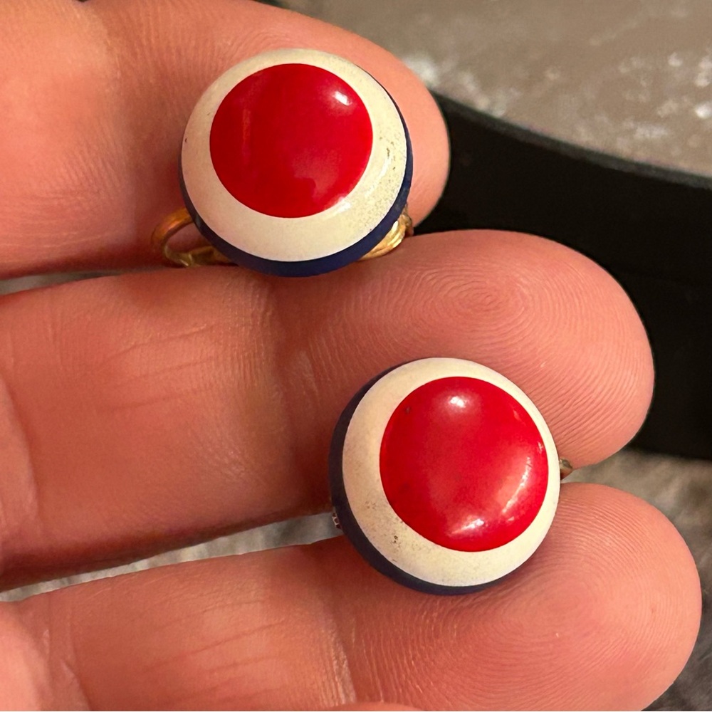 Vintage 70s red white and blue bullseye clip on earrings